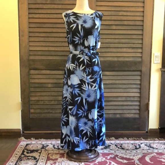 Navy and Light Blue Floral Sleeveless Dress - Picture 9 of 9
